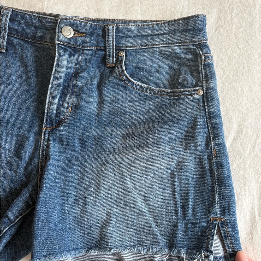 Joe’s Jeans Frayed Denim Cutoff Shorts Size 27 Medium Wash Stretch - Picture 3 of 6